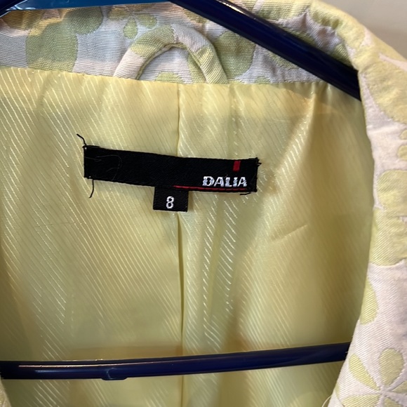 Adorable vintage style lightweight spring jacket. So so cute! - Picture 2 of 4